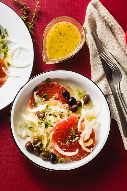 Frischer köstlicher Salat aus Fenchel und Grapefruit