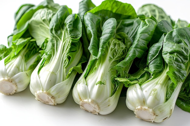 Foto frischer, ökologischer pak-choi-kohl auf weißem hintergrund