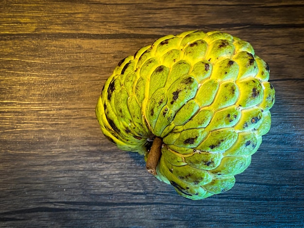 Frischer Puddingapfel bereit, auf dem Tisch zu essen