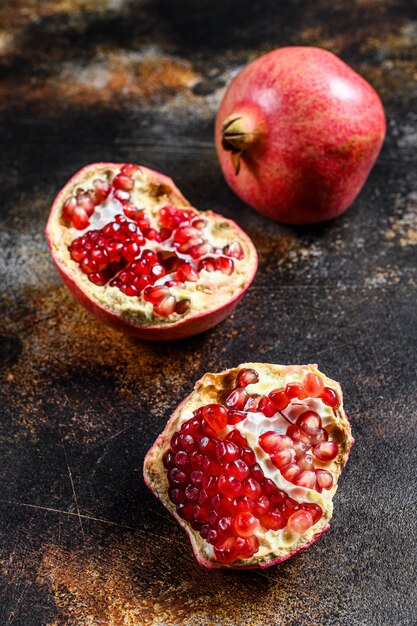 Frischer reifer Granatapfel. Bio-Obst. Ansicht von oben