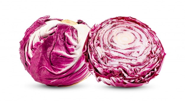 Frischer roter Radicchio lokalisiert auf Weiß