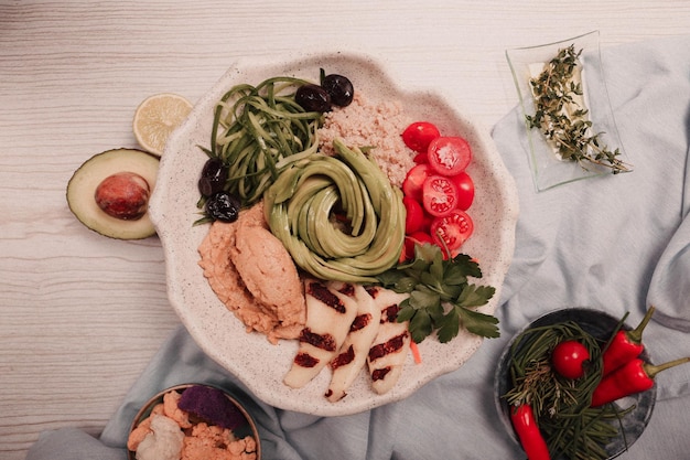 Frischer Salatteller mit gemischtem Grün