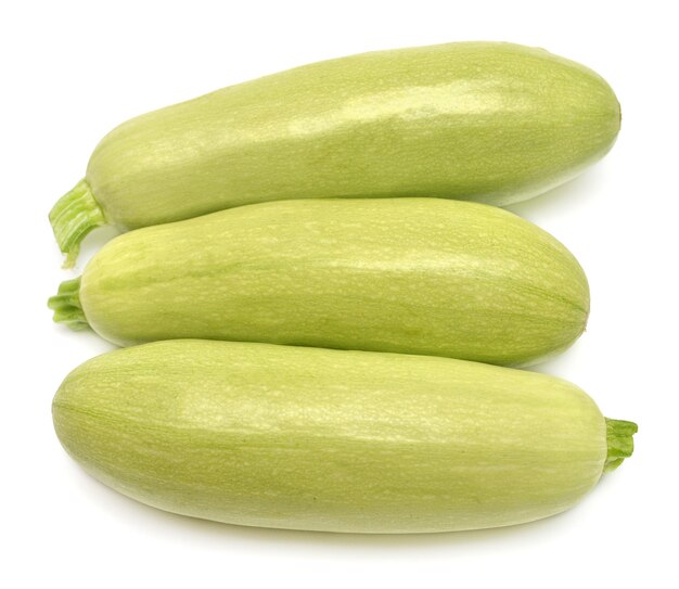 Frischer Squash-Gemüsemark Zucchini ganz isoliert auf weißem Hintergrund Flache Ansicht von oben