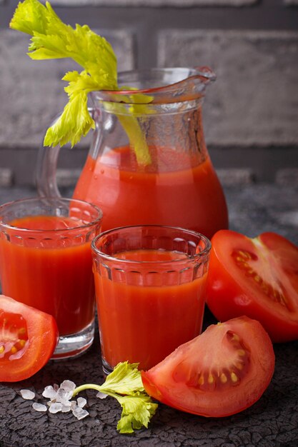 Frischer Tomatensaft. Selektiver Fokus