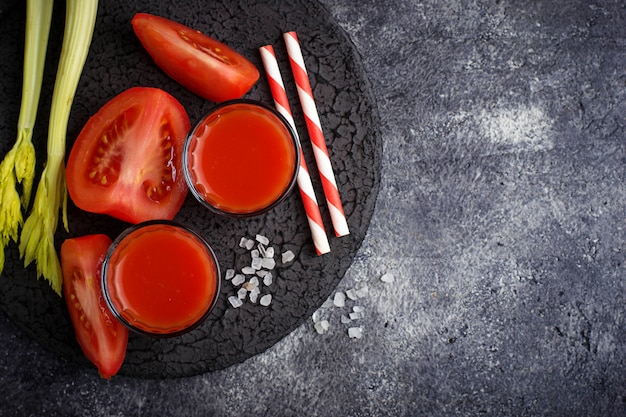 Frischer Tomatensaft. Selektiver Fokus