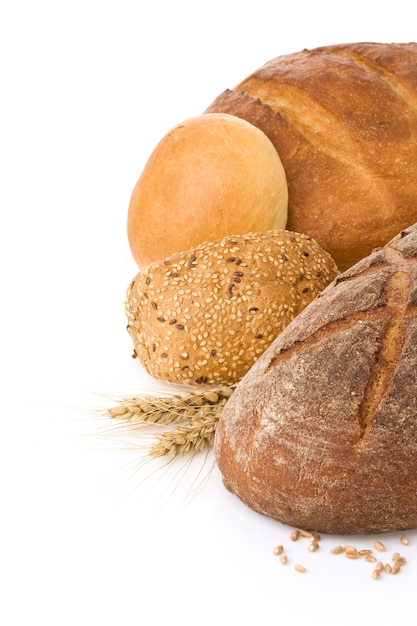 Frisches Brot lokalisiert auf weißem Hintergrund
