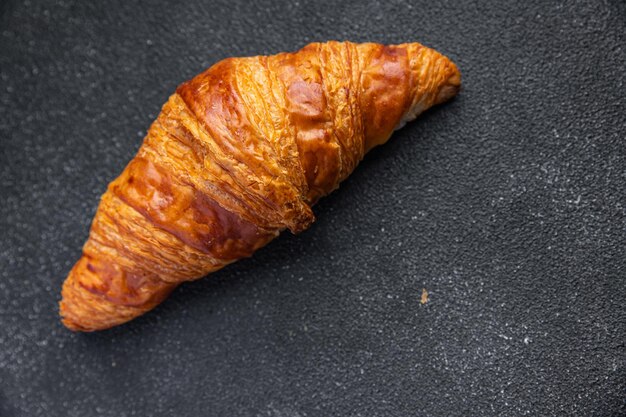 Frisches Croissant Gebäck Essen Snack auf dem Tisch Kopie Raum Essen Hintergrund rustikale Draufsicht