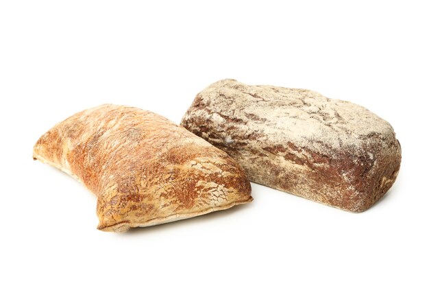 Frisches gebackenes Brot lokalisiert auf weißem Hintergrund