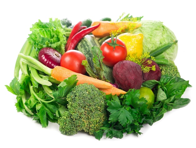 Frisches Gemüse Gesunde Ernährung Saisonales Bio-Rohgemüse isoliert über weißem Hintergrund