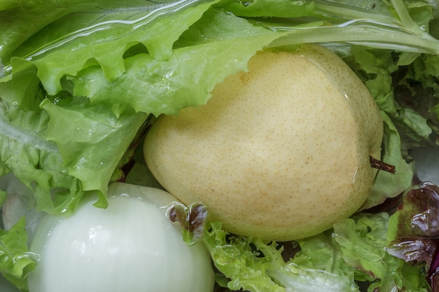 Frisches Gemüse und Obst Zubereitung für Salat