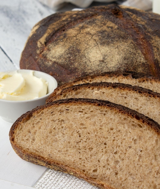 Frisches gesundes Brot, hausgemachte Kuchen, gesundes Essen und traditionelles Backen