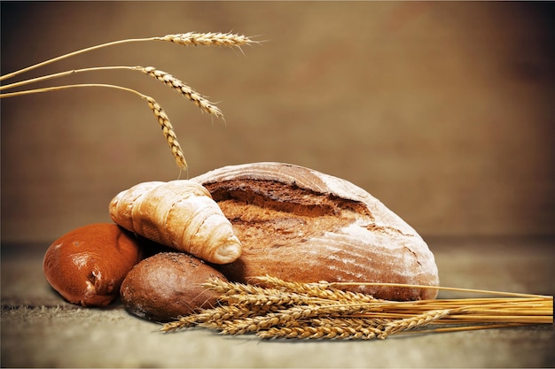 Frisches hausgemachtes Brot auf dem Tisch