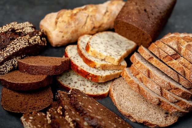 Frisches leckeres hausgemachtes Brot mit Samen