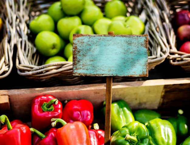 Foto frisches lokales organisches gemüse am bauernmarkt