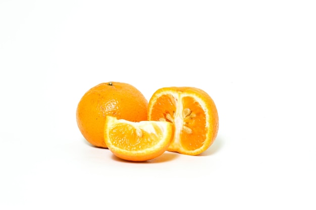 Frisches orange weißes Bakcground lokalisiert