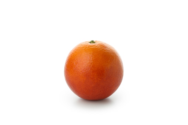 Frisches rotes Orange lokalisiert auf Weiß