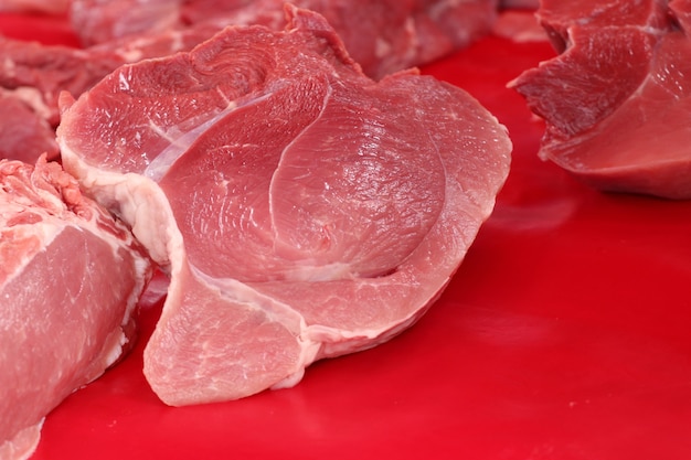 Foto frisches schweinefleisch im markt