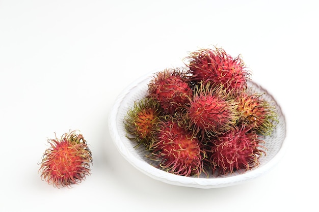 Frisches und reifes Rambutan-Bild mit selektivem Fokus Nahaufnahme