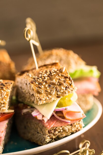 Frisches Vorsandwich auf Mehrkornbrot.