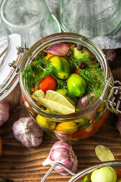 Frischgemüsekonserven im Glas eingelegte Tomate