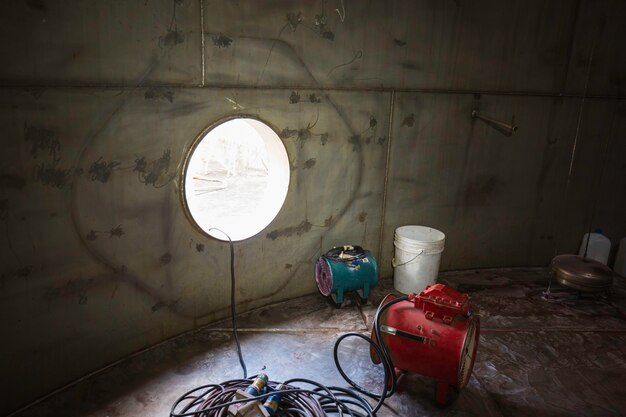 Frischluft in den Heizöl-Lagertank innerhalb des Lichtstrahls für beengte Räume blasen.