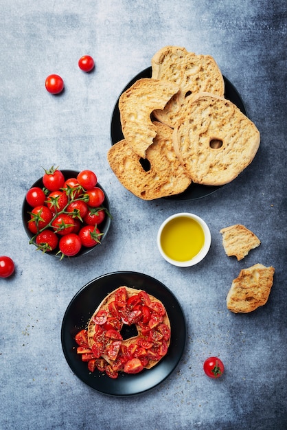 Friselle con tomate, aceite y origano