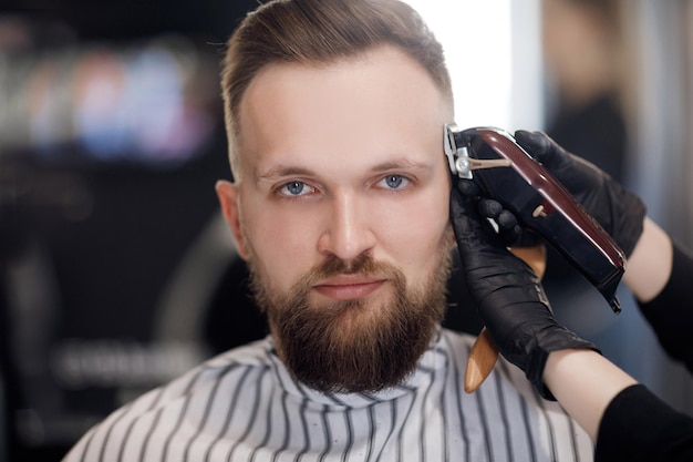 Friseursalon mit Kundenfriseur