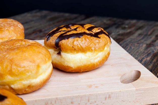 Frito em óleo rosquinhas de berlim com recheio