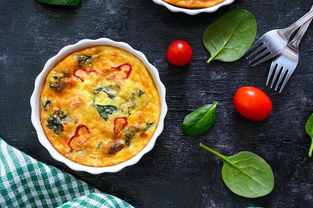 Frittata con verduras frescas y espinacas