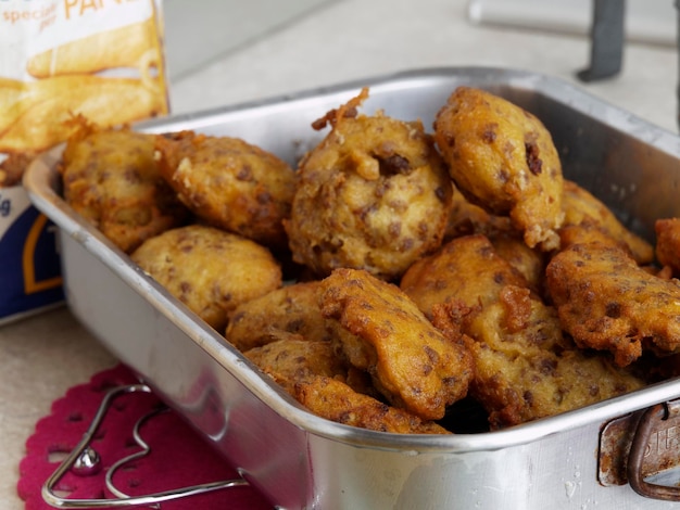 Foto frittierte pakora auf dem teller