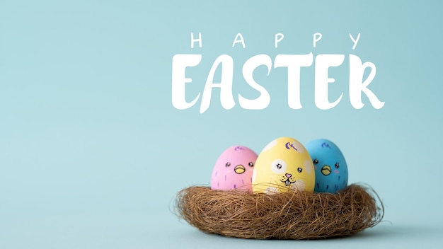 Frohe Ostern Banner festliche Zusammensetzung Geschenkkarte weiß Grußworte Design Pastellrosa