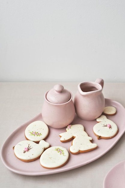 Frohe Ostern Hintergrund Ostern-Lebkuchen und Dekor