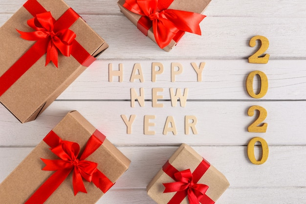 Frohes neues Jahr 2020 Holz Text für das neue Jahr mit Geschenkbox