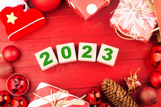 Frohes neues Jahr 2023, Weihnachten 2023, Weihnachtsgeschenke in festlicher Atmosphäre