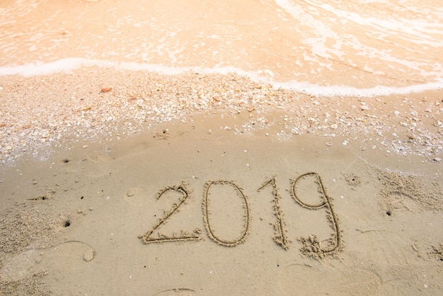 Frohes neues Jahr auf Sand Hintergrund
