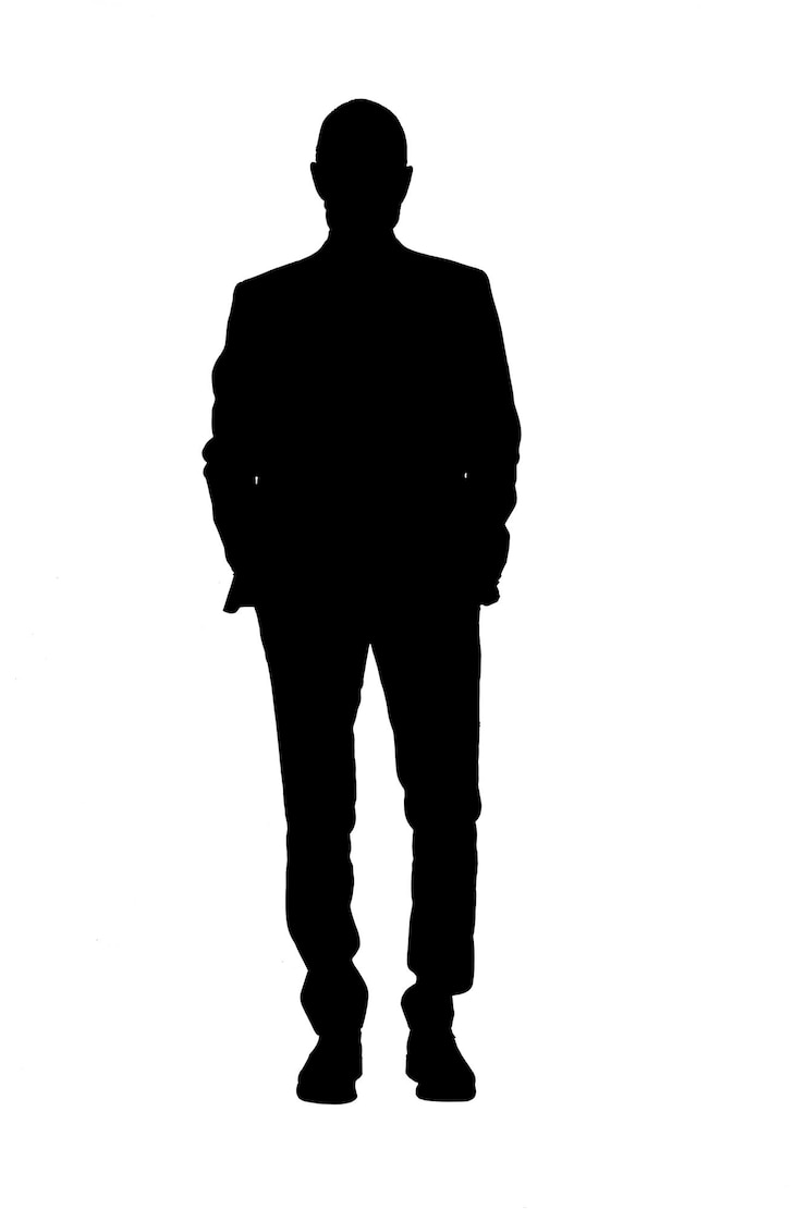 Foto front-silhouette eines stehenden mannes mit blazer-händen an den taschen