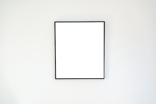Fronteira simples de quadro de madeira preta e fina para parede moderna isolada em fundo branco
