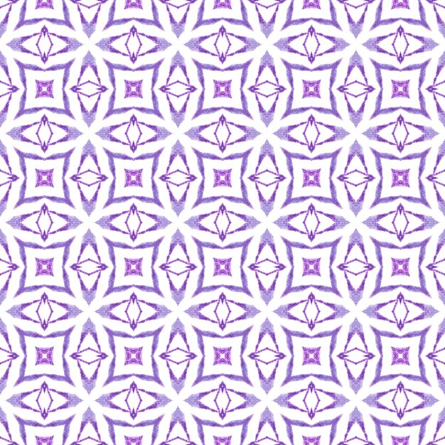 Frontera sin costuras tropical dibujada a mano. Diseño de verano boho chic lindo púrpura. Impresión divertida lista textil, tela del traje de baño, papel pintado, envoltura. Modelo inconsútil tropical.