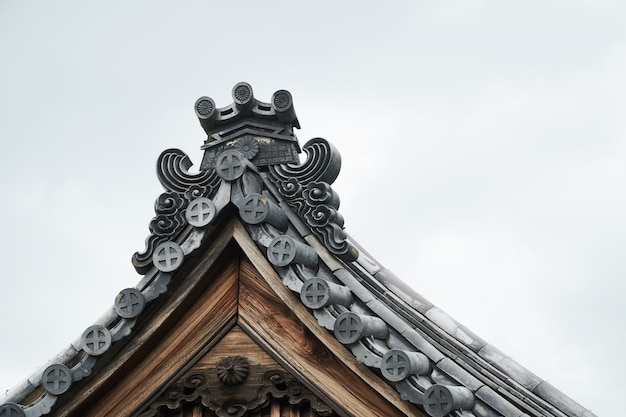 Frontón de una casa de estilo japonés