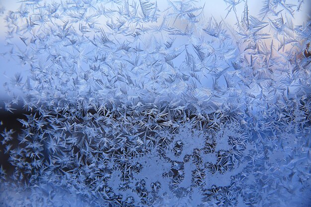 Foto frostmuster auf fensterglas, abstrakter hintergrund winterrauhschnee