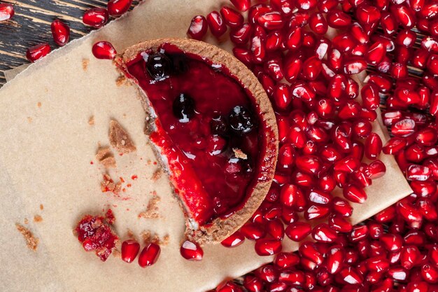 Frucht-Beeren-Kuchen-Törtchen mit Sahne