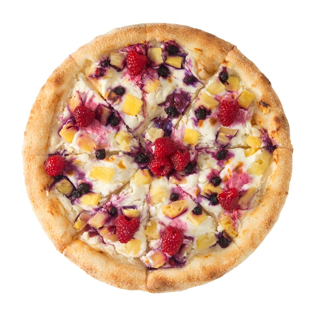 Fruchtpizza mit Himbeeren, Blaubeeren und Ananasstücken.