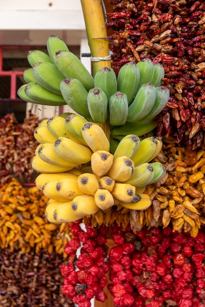 Foto früchte zum verkauf am marktstand