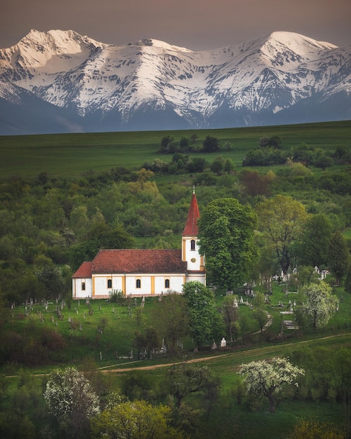 Frühling in den Bergdörfern in der Nähe von Brasov