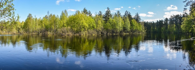 Frühling panoramische Wasserlandschaft von Zentralrussland