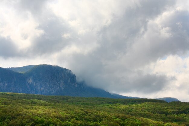 Frühlingsgebirgslandschaft