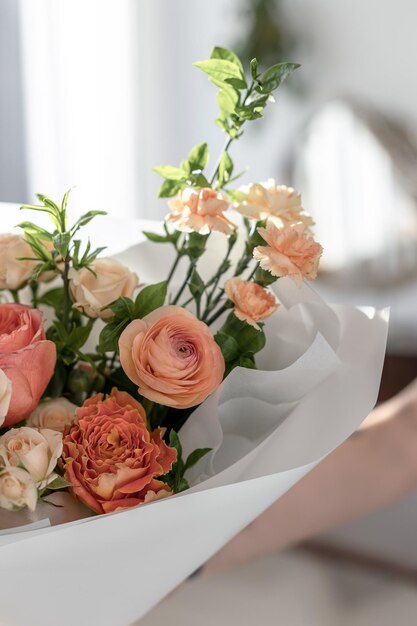 Frühlingsorange zarter Blumenstrauß Blumen