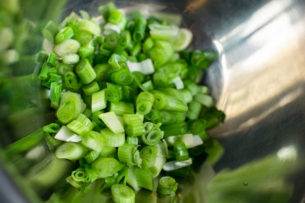 Frühlingszwiebel Rohes gehacktes geschnittenes Gemüse Salatzutat Kochen