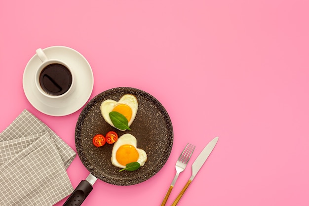 Frühstück am Valentinstag Herzform Spiegelei