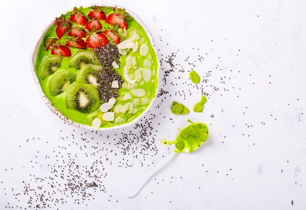 Frühstück Detox Green Smoothie Bowl